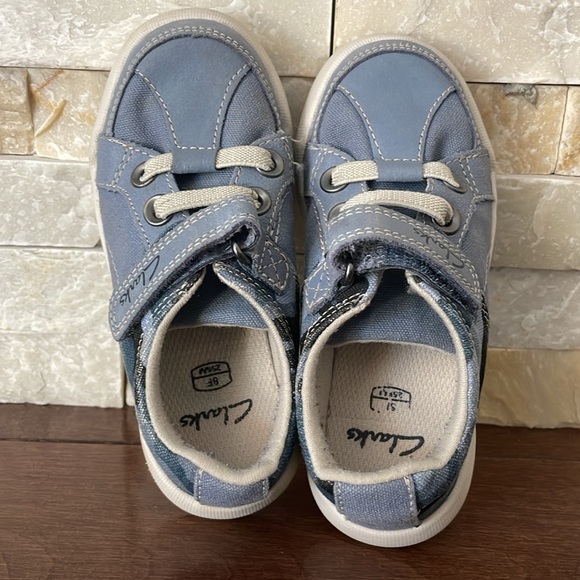 Clark’s shoes with Velcro - Picture 5 of 8